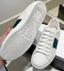 Scarpe classiche casual di lusso firmate al 100% in pelle piccole scarpe bianche sneaker fashion andare con lacci neri piatti da uomo e da donna taglie 35-45