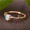 Klaster Pierścionki Wykwintne damskie Różowe Gold Ring Oval Cut Utworzone Ogień Opal Biżuteria Propozycja Urodzinowa Prezent Bridal Party Party Party