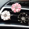 Bilparfymklämma Hem Essential Oljediffusor Lukt dofter Outlet Locket Rhinestone Daisy Flower Auto Air Freshener Konditionering Ventil Klipp Aromaterapi Dekor