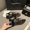 브랜드 디자이너 샌들 여름 통기성 캐주얼 평평한 바닥 패션 펄 여성 신발