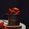 Photographie accessoires rétro Drinkware vintage English Printing Whited Fir Flower Bucket Old Handle Cup Food Fruit Cup Home Cuisine 210409