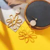 Lustre de lustre coreano Hollow Out Daisy Amarelo Brincos de Madeira de Flor Moda Acessórios fofos Temperamento versátil
