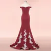 2022 New African Burgundy Off Shoulder Bridesmaid Dresses Mermaid Long White Lace Appliques Satin Sweep Train Wedding Guest Gowns