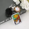 Щечки 1PC Keyring Tarot Card Sun and Moon Acrylic с Puffer Ball для мужчин Женщины BeyChain Бесплатный автомобиль Ключные украшения