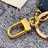 2021 New Luxury Key Chain Men Women Fashion Bag Hanging Buckle Keychains Auto Car Waist Handmade Leather Holder Lover Keychain253e