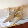 Sandálias elegantes de marca Baily Sapatos de vestido de noiva Glitter Bombas de couro femininas Pérolas Correia Salto alto Bico pontudo Sandálias de festa de casamento EU35-43