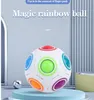 Magic Rainbow Ball Cube Fidget Juguete Anti estrés Relieve Puzzles Fútbol Funny Mano Game Brain Teaser Juguetes educativos para niñas Boys Regalo de Navidad