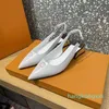 Sandali da donna con tacco medio 4 cm, lettere di moda, tacchi alti cuciti in pelle, scarpe a punta sexy estive, scarpe da sposa per feste di lusso