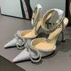 Sapatos de design Mulher Sandálias de dedo pontudas Crystal Butterfly Zapatos de Mujer Saltos altos de salto alto vestido de noiva