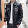 PU Läderjacka Magner Motorcyklist Casual Leahter Jackor Manlig Slim Fit Pilot Windbreaker Outwear Lapel Broderad QZQ852 4XL 210923