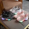 Zapatos Nina Girls Boys 키즈 가벼운 빛나는 신발 아기 빛나는 운동화 어린이 LED 스포츠 트레이너 chaussure enfant fille x0703