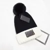 Designer Frauen Winter Beanie Pompom Dicke Warme Mütze Für Weiche Stretch Kabel Samt Herbst Gestrickte Pompoms Design Beanies Hüte Patchw8597119