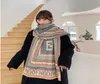 Modekette europäischer und amerikanischer Markenschal weiblich 2021 Herbst und Winter neuer Kaschmirschal weiblich Buchstabenkette übergroßer Schal