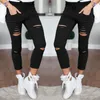 Kvinnor svart vit rippad denim jeans femme casual tvättade hål byxor push up torn skada vintage byxor