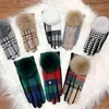 Dames Kasjmier Handschoenen Dames Touch Screen Furry Bont Bal Plaid Wol Drijfhandschoen Vrouwelijke Mittens S2267 220113