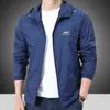 Été mince veste hommes mode col à capuche étanche Protection solaire en plein air randonnée escalade manteau taille M-4XL 211214