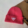 8 colori inverno caldo cappello lavorato a maglia unisex designer cappelli di colore solido berretti a triangolo di lusso berretto casual da uomo donna beanie casquette D2115287012