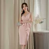 ピンクのセクシーなタイトなドレス韓国の女性夏のノースリーブVネックオフィスのキャバレードレス210602