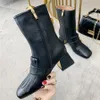 Bottes de créateur de luxe de qualité supérieure pour femmes, chaussures d'hiver avec boucle en métal et chaîne, talons en cuir, à la mode