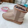 2023 Designer Australian Classic Clear Mini Botas Austrália Mulheres Mulheres Inverno Neve Fur Furry Girls Kid Cetim Bota Tornozelo Homens Botas Neves Meio Joelho Curto Anti-Slip