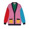 トレンディな色のカーディガンのセーターVネック長袖ニットコートソフトタッチ高品質スウェットシャツセーターのタグ付きのコート