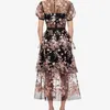 Högkvalitativ självporträtt klänning anländer mesh broderi sequins blomma klänning chic sommar maxi lång 210520