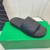 2021 Strand Tjock botten tecknad tofflor mode sommar sexig utomhusplattform dam sandaler alfabet läder designer hotell kvinnor