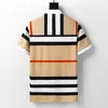 2022Luxury Casual Mens T-shirt andningsbar Polo Wear Designer Kort ärm T-shirt 100% Bomull Högkvalitativ hel svart och WHI251S