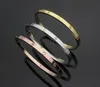 Dimensioni 17 cm 5,8 * 4,8 cm larghezza 0,5 cm donna Hip hop ragazza deluxe braccialetto sottile gioielli in acciaio inossidabile 316L argento oro rosa amore bracciali con chiusura facile braccialetti