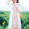 Женщины Белый V-образным вырезом Богемский вышивка фонарь с длинным рукавом Empire Holiday MIDI платье весна Летний индиный фолк D2489 210514