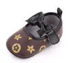 Första vandrare 2023 Luxury Butterfly Knot Princess Shoes For Baby Girls Soft Soled Flats Moccasins Toddler Crib Toddler Shoes Baby Fashion