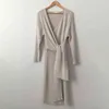 Abito coreano in maglione di cashmere con cintura Abito da donna da ufficio con scollo a V Abito lavorato a maglia Inverno caldo Abito da festa spesso Plus Size Allentato V953 G121175235