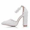 Moda Flores de renda branca Mulheres Wedding Weddband Sapatos de noiva uma palavra Saltos finos de fivela bombas Sandálias altas 211012