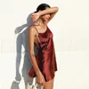 Kvinnor Klä Sexig Satin Silk Slip Summer Beachdress Solid Kort Mini Ärmlös Sling Sundress Försäljning Hög midja O-Neck Kläder 210522