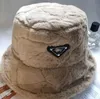 Зимние инвертированные треугольники ковша шляпа дизайнеры шапки рыбацкие шляпы мода удобный плюшевый материал шапочки кашемировой кашемира повседневная открытая высокая качественная кепка