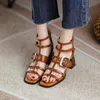 British Style Vintage Gladiator Sandals Women Summer Summer Natural Leather Aberto do dedo do pé Fivela coberta