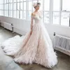 Luxury Feather Bridal Gowns Off Shoulde Appliqued Lace Plus Size Mermaid Bröllopsklänningar Ruched Tulle Long Dubai Sweep Train Anpassa Vestido de Novia