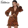 Femmes Satin imprimé léopard robes à lacets à volants évider à manches longues froncé Mini robe Sexy mode col en V dames 210514