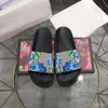 2022 Designer tofflor män kvinnor glider sommar sandaler strand glida platt plattform damer sandal badrum hem flip flops randig slipper med låda 35-48