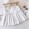 Printemps Été Mini Jupe Plissée Femmes Style Coréen Blanc Noir Taille Haute Esthétique Femme Short Doublure 210421