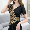 Sexy V Cou Slim Fit Femmes Blouse Dames Tops Mode Léopard Chemise À Manches Courtes Streetwear Blusas 8413 50 210506