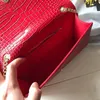 Tasarımcı lüks çanta zincir kayışları ile omuz çantaları crossbody hasp up küçük metalik kırmızı deri çanta kadın parti çantası en kaliteli