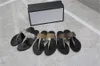 2021 Chinelos de Praia Masculino Moda de Verão Feminino Chinelos Chinelos de Couro Sapatos de Metal com Fivela Dupla Tamancos Slides Tamanho Grande 35-45