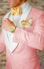 2023 Custom Made Jacquard Bruidsjonkers Roze Bruidegom Tuxedos Witte Sjaal Revers Mannen Wedding Suits Prom Party Beste Man Blazer Broek set R231106