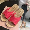 Tofflor 2021 Stil Ytterkläder Plana Sandaler Kvinnors Sommar Fashion Anti-Slip A-Line Beach Trawl Red Ins Rom