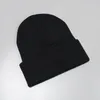 Stickad beanie vinter ullskalle kepsar 4 rena färger med tagg unsex designer stickning hattar grossist