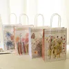 Opakowanie na prezenty 10pcs wydrukowane kwiat Kraft Paper Bag Festival z uchwytami Przyjęcie urodzinowe ślubne 21x15x8cm