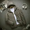 Marka jesienna zimowa oświetlona kurtka mody mody z kapturem Krótkie duże, bardzo cienkie lekkie młodzież szczupły płaszcz w dół kurtki 211023