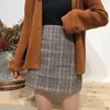 大学の風の秋と冬の女性の新入生レトロ格子縞の短いハイウエストバッグヒップステップスカート210331