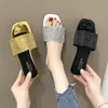 Terlik artı beden 36-42 Kadın Rhinestone Slaytlar Kadın Flip Flops Plaj Ayakkabı Bling Düz Terlik Siyah Beyaz Zapatos Mujer 8081L